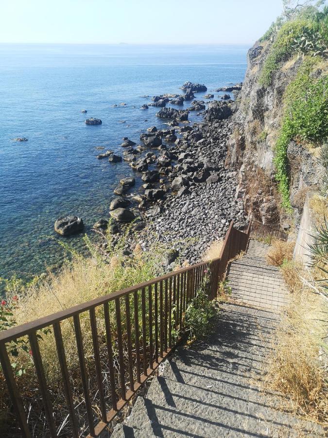 Locanda Popolare Aci Castello Extérieur photo